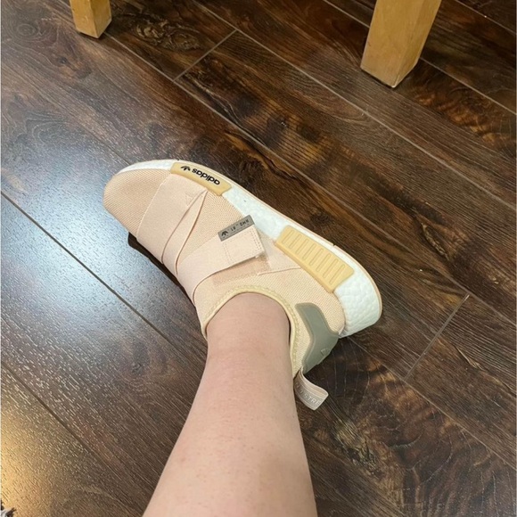 Adidas NMD R1 size EU 40 or 9.5. - Picture 5 of 6